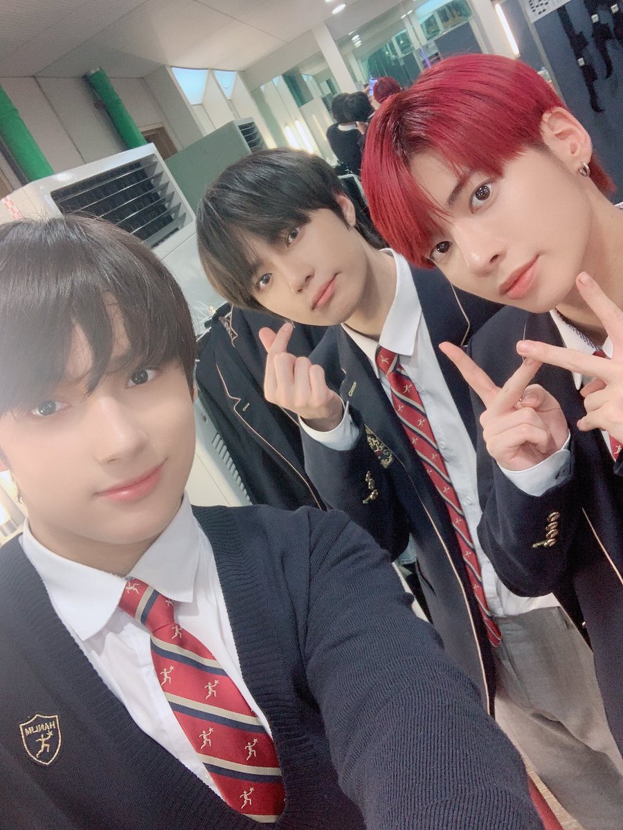 TXT_members tweet picture