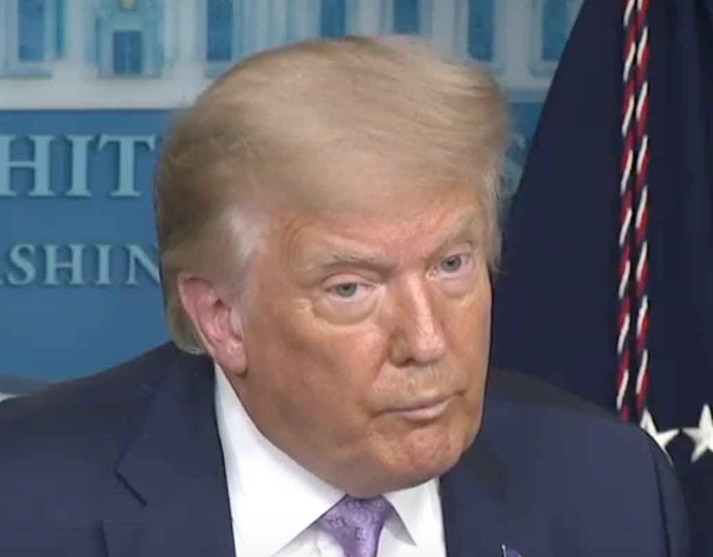 6/ Just after Mr. Dáte says, "dishonesties", Trump retracts his jaw, backward — further than his resting jaw would be positioned. His lips are closed.