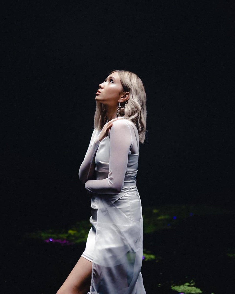 nikizefanya_PH's tweet photo. No words to describe how beautiful she is. 💜

Niki's HD photos from the "Lose" MV.

#NIKILOSE #STREAMLOSE https://t.co/RJBs9IfGwQ