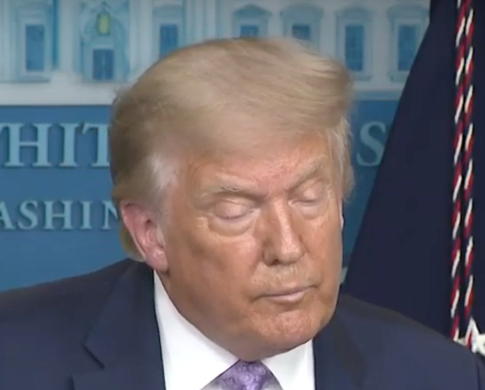 8/ Trump then, ignoring, Mr. Dáte's question & points to another reporter. After he says, "Please. Please.", Trump once again retracts his jaw indicating his fear, nausea, and temporary beta emotional tone. Trump is also attempting to emotionally distance via his eyelid closure.