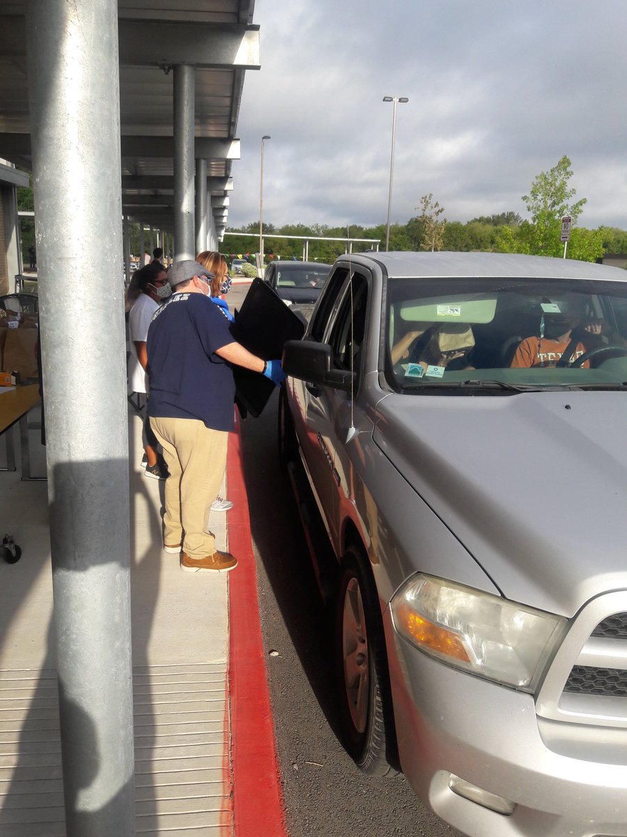 GordonMlm's tweet photo. Seeing kids for the 1st time since the end of our Distance Learning last achool year was amazing. Steamy TEXAS weather didn't stop our Lion Pride.....Lion Strong #pvlionpride https://t.co/hhHy9Pa1EK