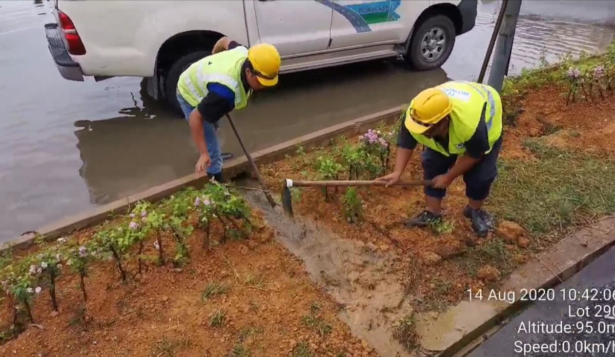 Roadcare Bentong & Raub (@rcbentong) on Twitter photo #teamroadcare alirkan air bertakung di #ft08 sec6 #bentong <a href="/PetraJayaMP/">Fadillah Yusof 🇲🇾</a> <a href="/ZTTCSFJ/">ZTT CSFJ</a> <a href="/MOWorks/">でやんす</a> <a href="/JKRMalaysia/">JKR Malaysia</a> <a href="/CSFJ_JKR/">Cawangan Senggara Fasiliti Jalan (CSFJ)</a> <a href="/JKRPAHANG/">JKR PAHANG</a> <a href="/Adnan90369221/">adnan</a> <a href="/JKRBentong/">JKR Daerah Bentong</a> @Roadcare_Msia <a href="/Roadcare_Phg/">ROADCARE PAHANG</a> h #teamroadcare alirkan air bertakung di #ft08 sec6 #bentong <a href="/PetraJayaMP/">Fadillah Yusof 🇲🇾</a> <a href="/ZTTCSFJ/">ZTT CSFJ</a> <a href="/MOWorks/">でやんす</a> <a href="/JKRMalaysia/">JKR Malaysia</a> <a href="/CSFJ_JKR/">Cawangan Senggara Fasiliti Jalan (CSFJ)</a> <a href="/JKRPAHANG/">JKR PAHANG</a> <a href="/Adnan90369221/">adnan</a> <a href="/JKRBentong/">JKR Daerah Bentong</a> @Roadcare_Msia <a href="/Roadcare_Phg/">ROADCARE PAHANG</a> h
