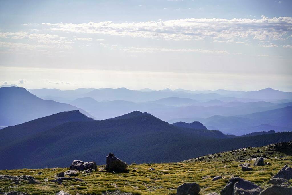 MThomas116's tweet photo. An endless ocean of mountains. Beautiful. https://t.co/11iBoNbrud