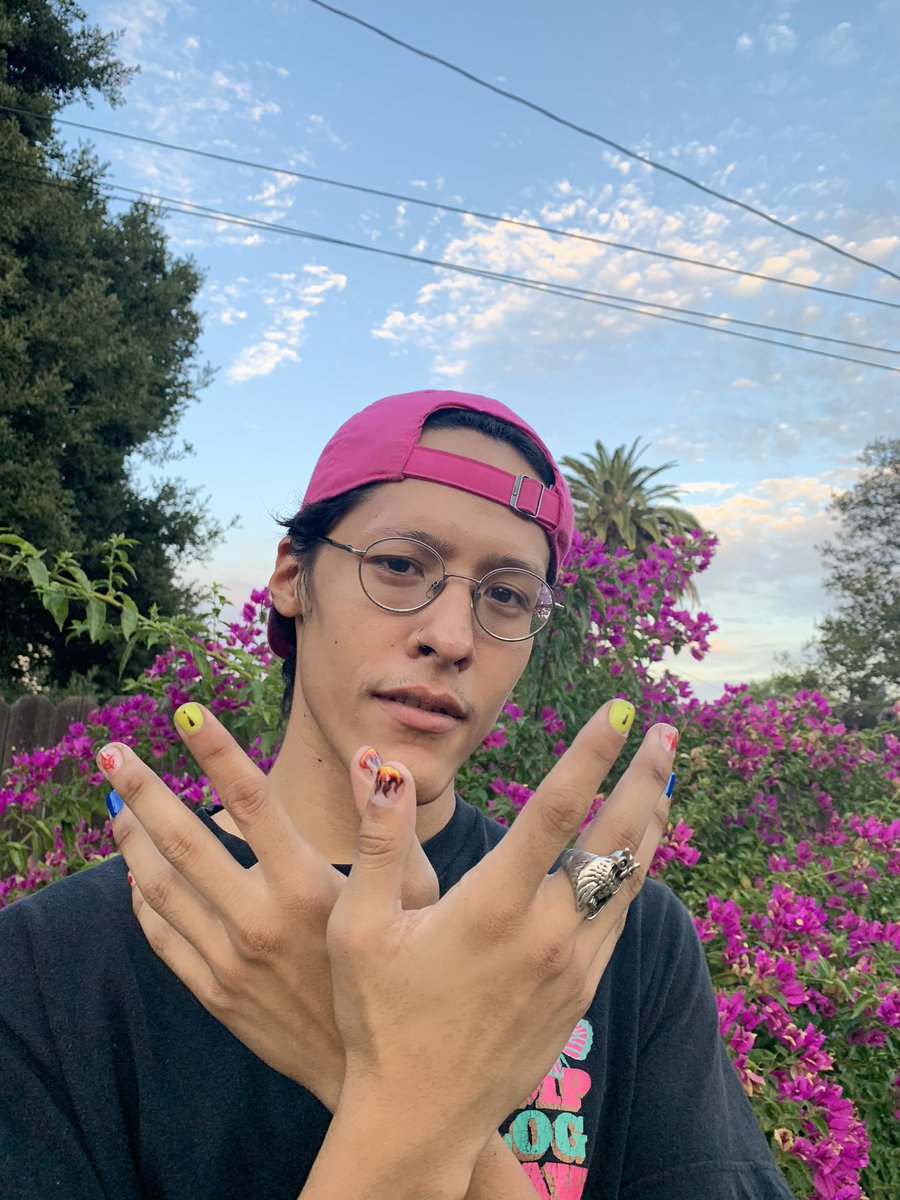 plesh_head's tweet photo. Emitting too much hotness with my nails https://t.co/npcqdu4d8C