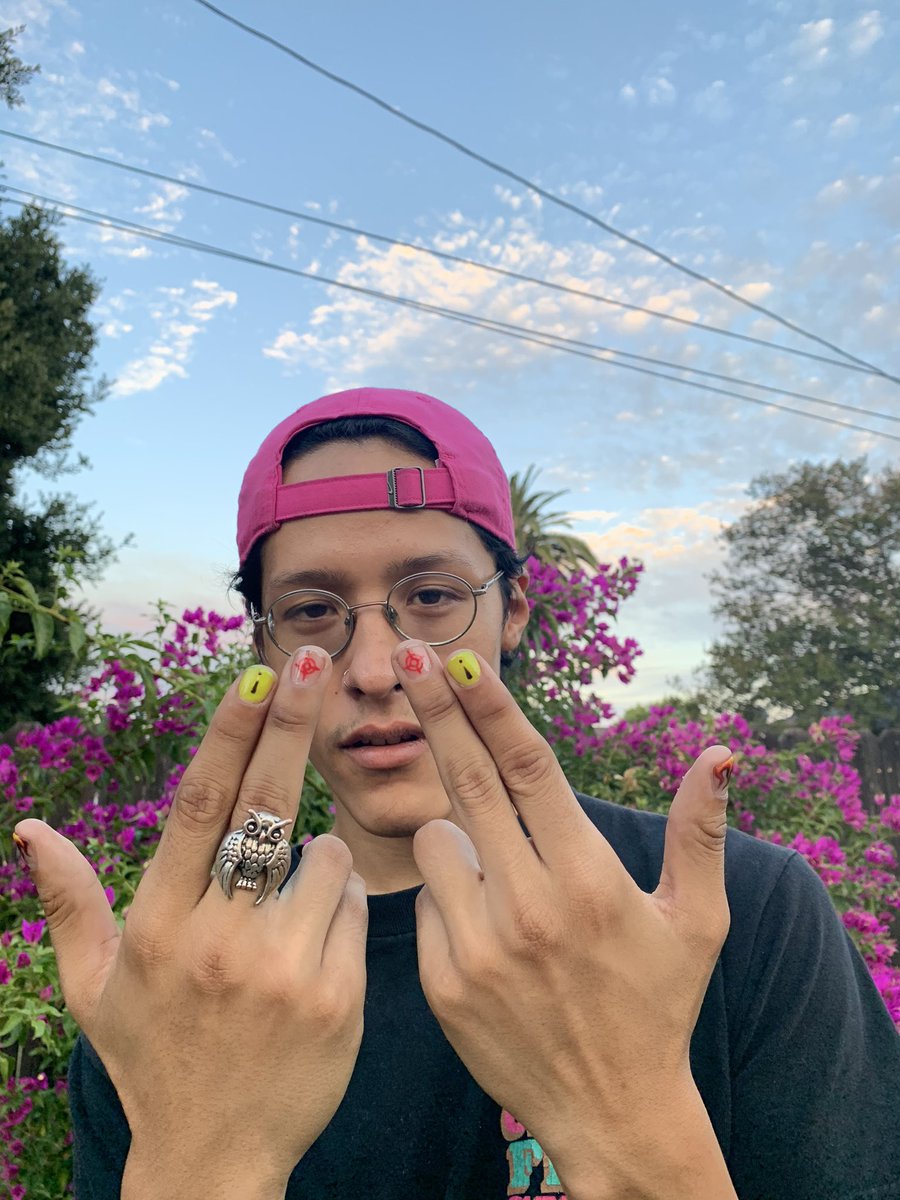 plesh_head's tweet photo. Emitting too much hotness with my nails https://t.co/npcqdu4d8C