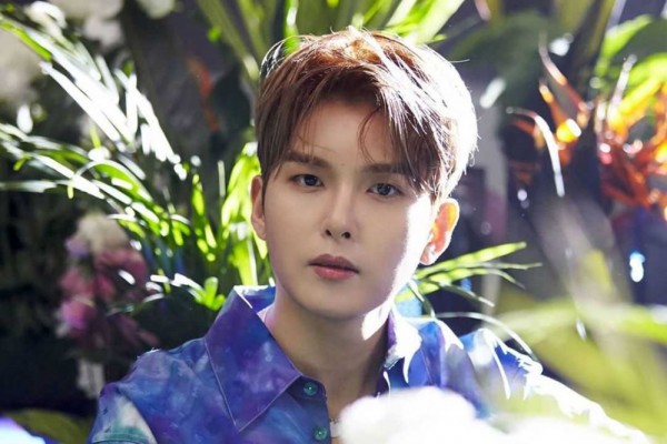 His parents thought he was talented in music and so sent him to a local piano school, and his piano teacher recommended to his parents that they let Ryeowook take music lessons in a more serious way.