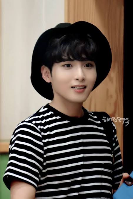 His parents were worried about the tuition fees they will have to pay for Ryeowook’s music education, since they were quite bad- off. In the end, a child who demonstrated a talent of a genius grew up as an ordinary student – smart and obedient to his parents.