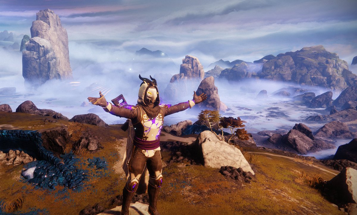 PonchuC's tweet photo. #SolsticeFashionShow @Bungie  Well, my Hunter is just like me, not Photogenic at all but he tried https://t.co/hASzFS2OZ3