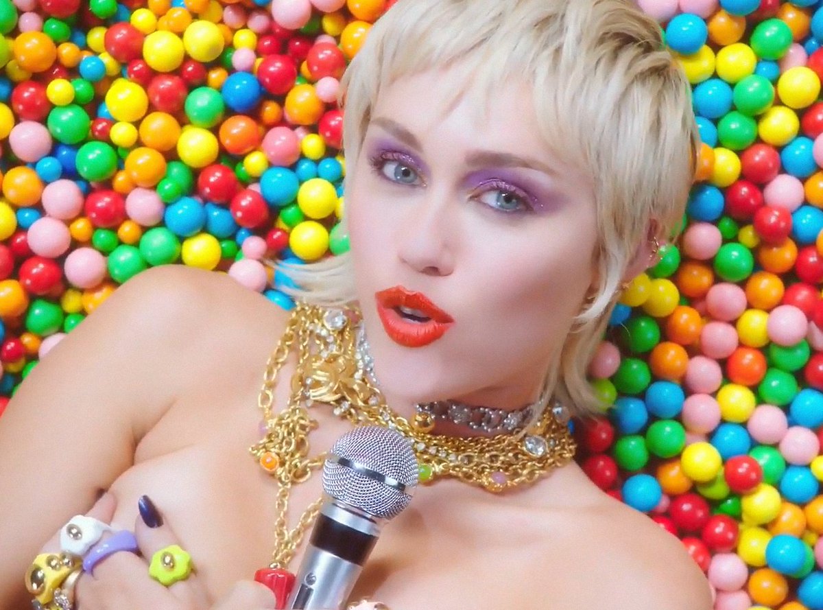 A serenidade no olhar de quem sabe que é a dona do mundo #MidnightSky