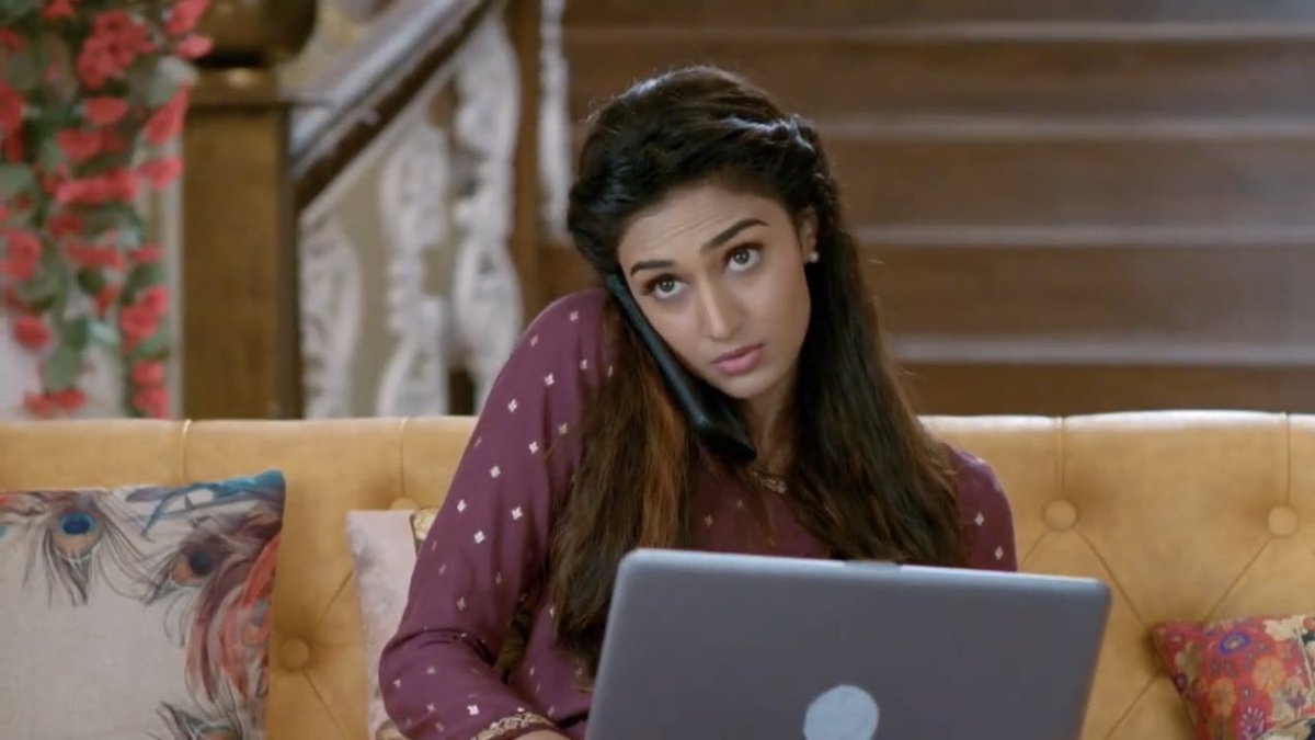  #Prerna, the moment she saw Kuki realised that she was upset. When Kuki told her about the rustication she said that she knows her well and she wouldn’t have done it.  #EricaFernandes  #KasautiiZindagiiKay