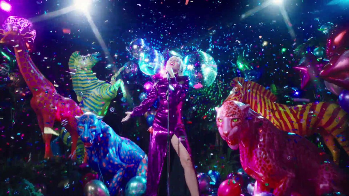 femmextae's tweet photo. miley cyrus nunca decepciona.

#MidnightSky https://t.co/3nuxPhFVDE