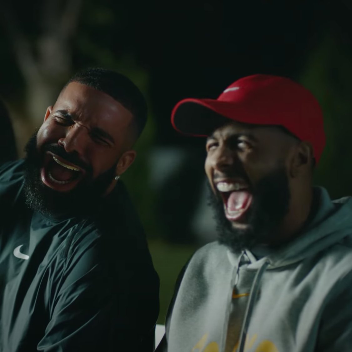 goodbyecalev's tweet photo. Blazers fans in the 3rd quarter vs Blazers fans at the buzzer https://t.co/ZBZ7rV88uD