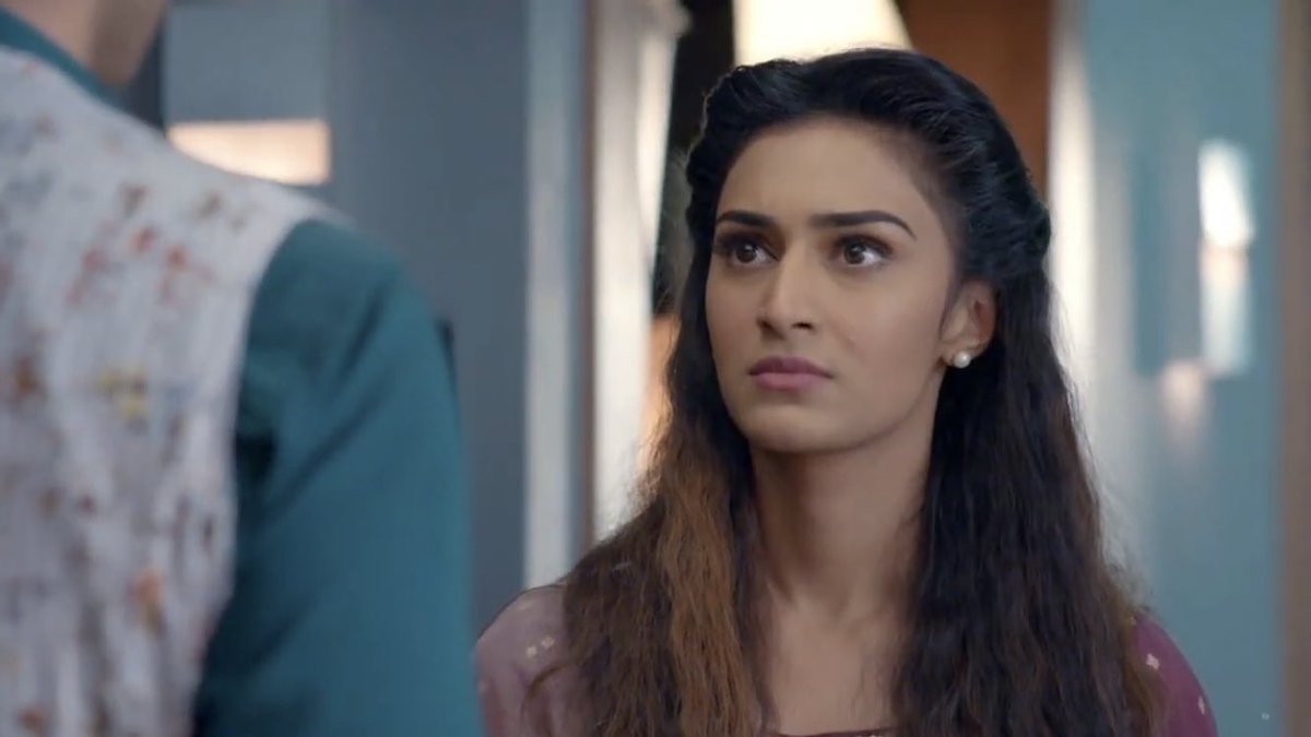 When  #Prerna got to see the trustee of the college she was shocked then fierceAs he humiliated her calling middle class the previous day(reverse psychology)she thought he is now trying to humiliate Kuki by signing the rustication order  #EricaFernandes  #KasautiiZindagiiKay