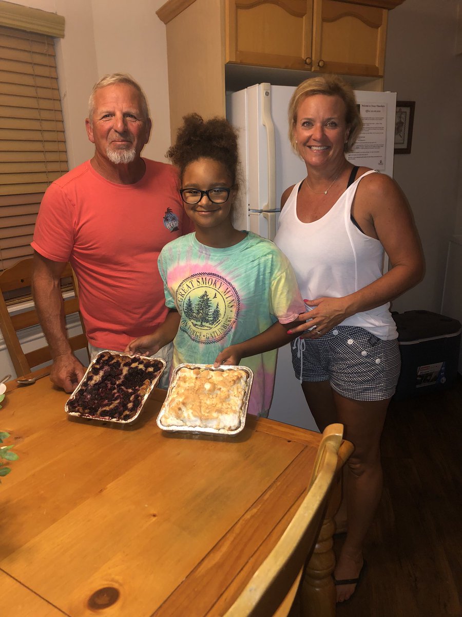 davis_lyndsie's tweet image. All smiles! They were delicious! #laketravis #getawayweekend #letthefunbegin