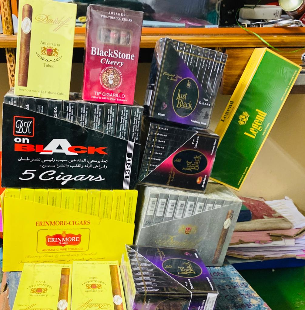 kolkata_customs's tweet photo. Customs, Kolkata guarding Economic frontiers while fighting #COVID19.
On 13/08/2020 officers of the Preventive Commissionerate effected seizure of foreign origin cigarettes and cigars valued Rs.9,32,700 at Burrabazar area in Kolkata.
#IndianCustomsAtWork https://t.co/TFjUQh9fPM