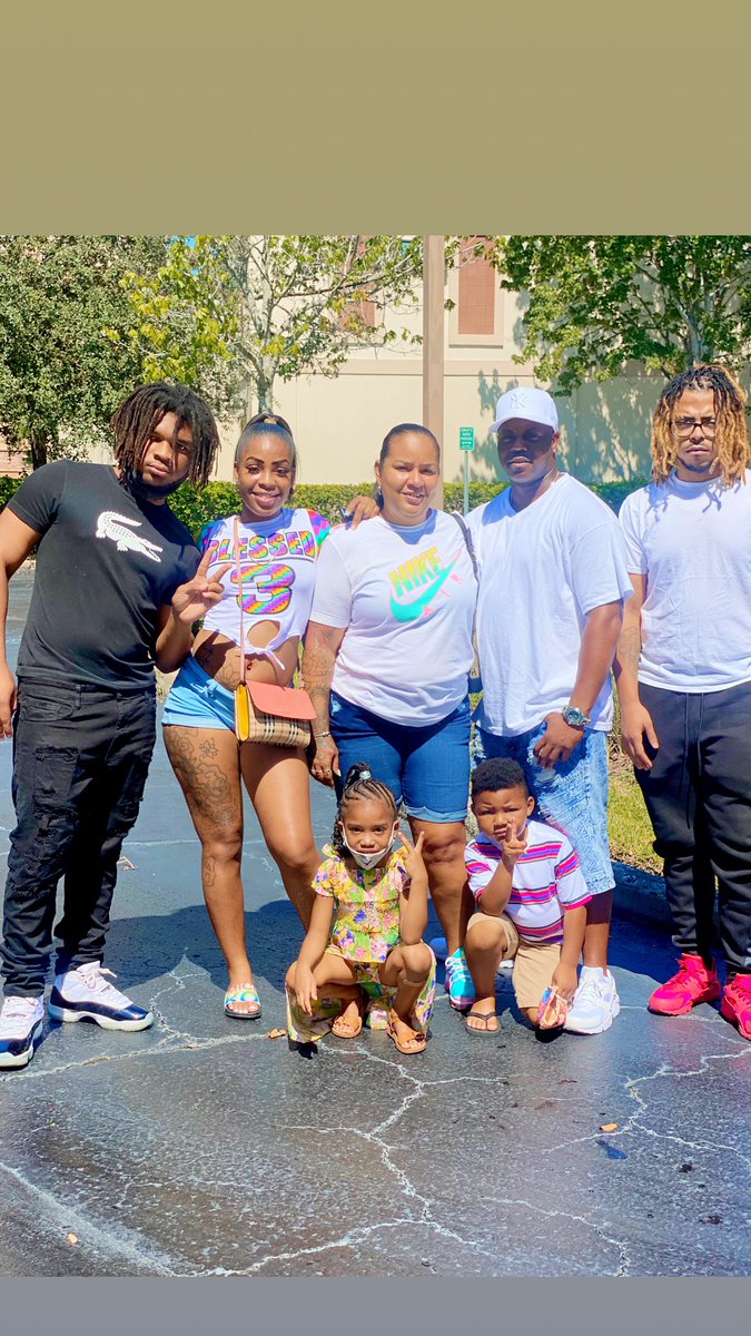 MadeMarley's tweet photo. Family https://t.co/KY2lM6frwY