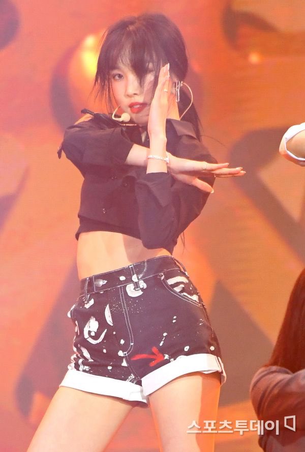 ChoiYunaBR's tweet photo. [FOTO] 140820 | Yuju durante a performance de ‘Crossroad’ no “2020 SORIBADA BEST K-MUSIC AWARDS”. 

@GFRDofficial #유주 #YUJU  #GFRIEND #여자친구 #GFRIENDatSOBA https://t.co/63fgRl5aCY