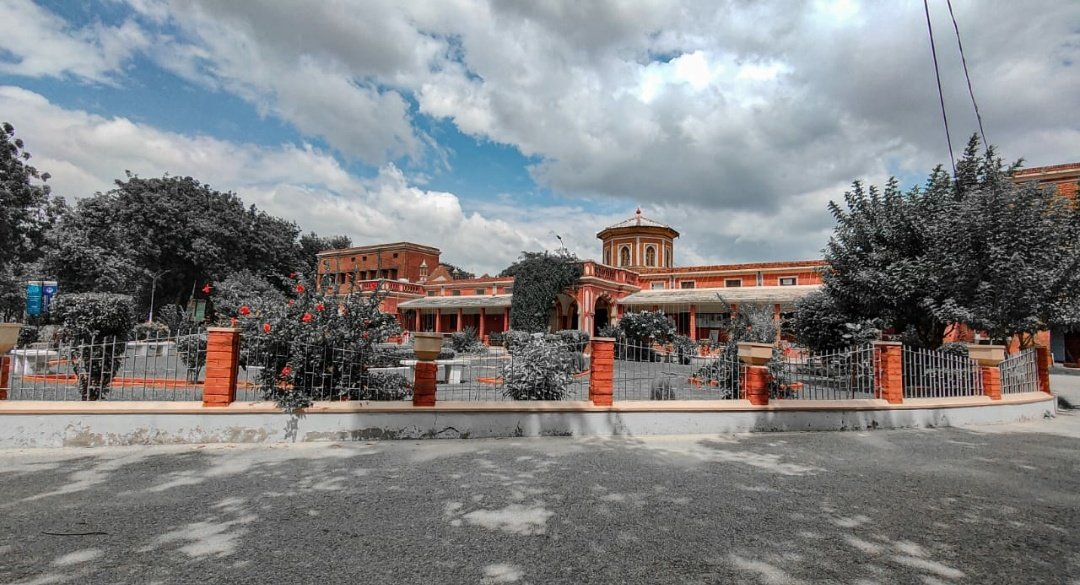 DeiDayalbagh's tweet photo. Good Morning from DEI 😷🍁❤Wonderful Day at DEI Campus!!!

There is nothing more beautiful than nature early in the morning 🌿😇🌼.

#DEI #DeiDayalbagh #DEIProud #MyDEIMyProud https://t.co/hx78k1tLpg