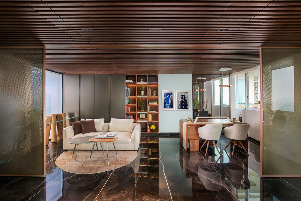 luxuryfacts's tweet image. COVID-19 has forced many of us to work from home, making the concept of home offices gain light. Here are some tips to design your very own home office to effectively seperate your personal &amp;amp; professional time.
Read more at :
luxuryfacts.com/index.php/sect…

#42MMARCHITECTURE #homeoffice