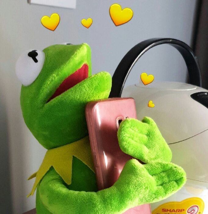 10. The Interactor- I mostly appreciate these to moons because they are the ones who start the conversation first. These people tend to be the sweetest and most caring mainly bc they know what words to choose to communicate.