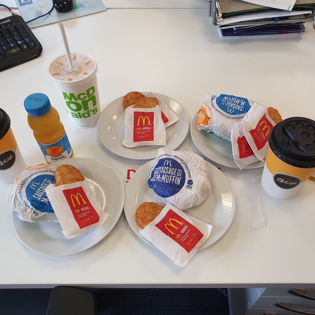 ☕🍳🍔End of the week brekkie... yum yum!! 🍔🍳☕

🙂Raring to go now and finish the week on a high!🙃

#hungry #McDonalds #breakfast  #property #lettingsagent