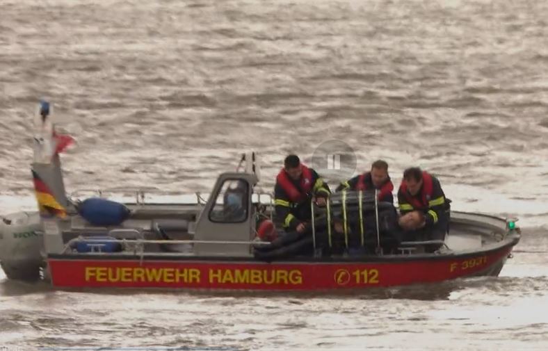 ⚠ Schwimmen und Baden in der Elbe ist lebensgefährlich - Wir können es nicht oft genug wiederholen❗

Warum?  ⤵
ndr.de/fernsehen/send…

Im Notfall 🚨 sofort den Notruf ☎ 1⃣1⃣2⃣ wählen.

Bitte weitersagen ✅
Wir brauchen keinen weiteren #EinsatzfuerHamburg auf der #Elbe.