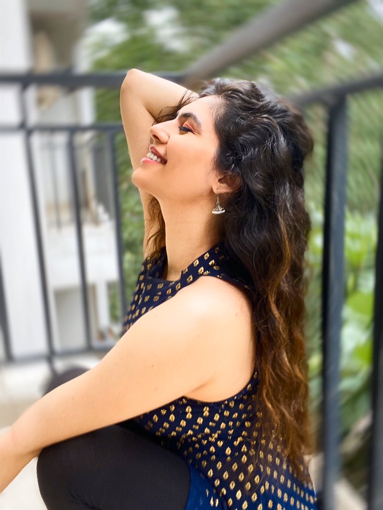 knowsherin's tweet photo. If you see someone without a #smile give them one of yours 😁. #sherin #FridayVibes https://t.co/AvBOQkr2ZA