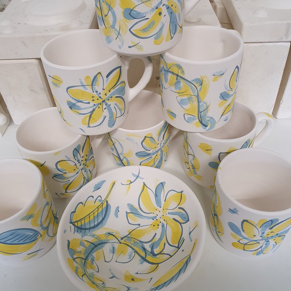 Glazing today...

#bisqueware #bisque 
#mug #cerealbowl
#mugs #hogweedpottery #handpaintedpots #handpainted #yellow #skyblue #indigo #freehandpainted #handcasting #earthenware #functionalpottery #everydaypottery #hogweedpotsnprints