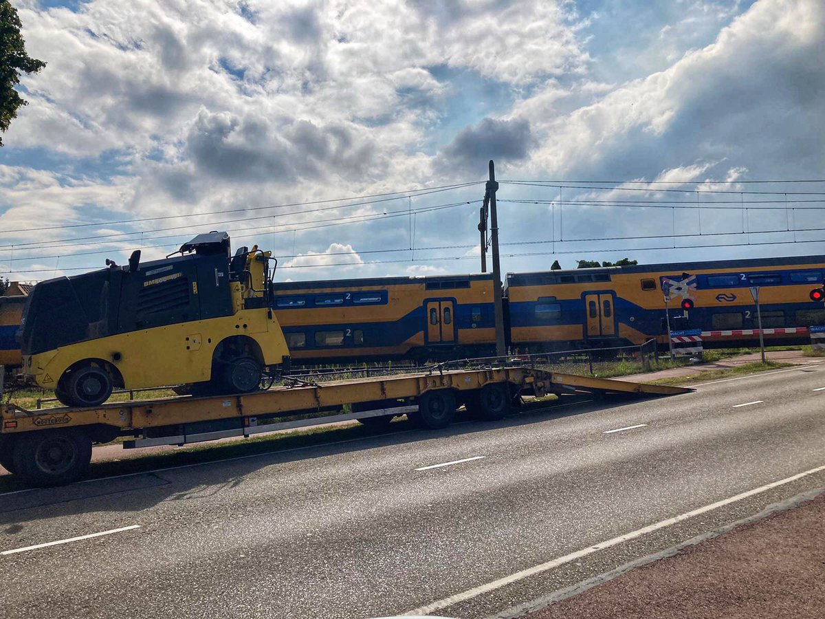 HandhavingRsd's tweet photo. Zojuist kregen wij een melding vanuit de #meldkamer over een gevaarlijke situatie aan de Gastelseweg. Ter plaatse bleek het mee te vallen, hierop hebben wij onze weg vervolgd. https://t.co/nFmdPZpBjN