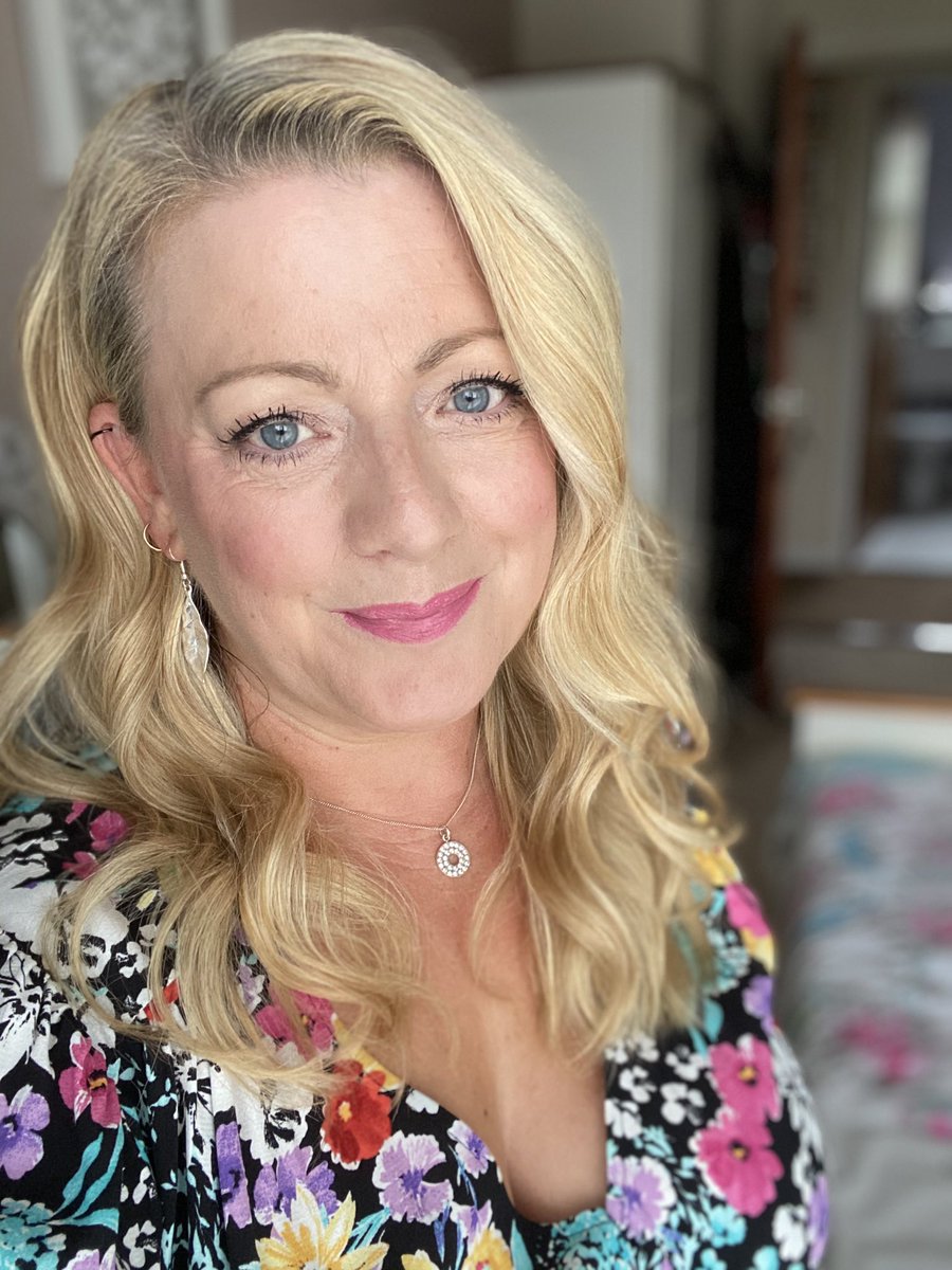 clumsyoaf33's tweet photo. It’s my birthday. I’m 51 today. Its absolutely chucking it down ☔️💦 but am I going to let the rain stop me wearing a summer dress? .... absolutely bloody not! 🌹☀️ https://t.co/nDSbuH3J6B