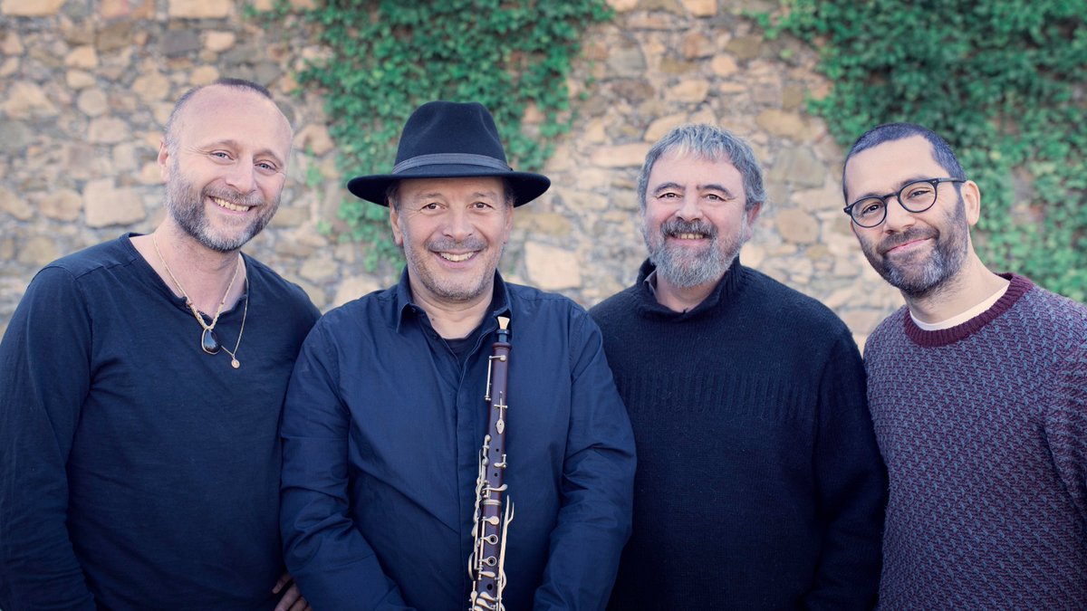 Una 'Baula" enllaçada amb una altra per formar una cadena infinita...una nota, un moviment, un gest, un so... múltiples baules que s'enllacen. Música <a href="/jorditenora/">Jordi Molina</a> coreos <a href="/NINONA68/">M. Teresa Agustí</a> i <a href="/llcalduch/">Lluís Calduch Ramos 🎗</a>. Presentem espectacle "Baula" a <a href="/esdansa/">Ésdansa</a> 22 i 23 d'agost.