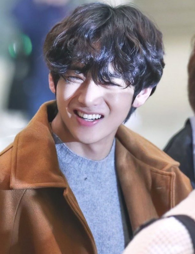A thread of Taehyung has helped & changed the life of so many small independent artists,business & musicians by giving them exposure and they’re all thankful to him.He doesn’t mind sharing the spotlight and he’s never too big for anyone.