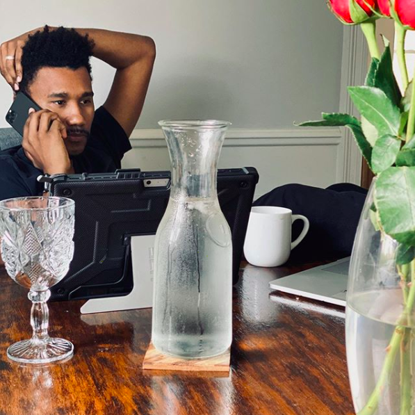 HustleRemotely's tweet photo. Remote Hustler @chrisboudy's top 5 work from home tips:
1. The Morning Is For You
2. Carve Out A Space (work area)
3. Don’t Steal Time (work v. family)
4. Set Boundaries: (availability)
5. Decompress
What are your most productive #WFH habits? #HustleRemotely #DigitalNomad https://t.co/iOpr2WqUl7