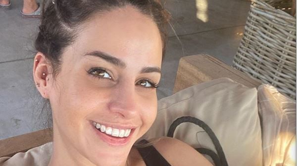 Bir tarafta Büşra Pekin, diğer yanda Hande Soral! İkisinin de ortak yönü saçları!
Haber→ blog.canlitvizle.info/bir-tarafta-bu…
#dizi #te...