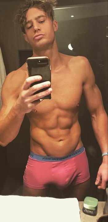 Scotty T from Geordie Shore could totally get it.pic.twitter.com/MuvftdbcO6...