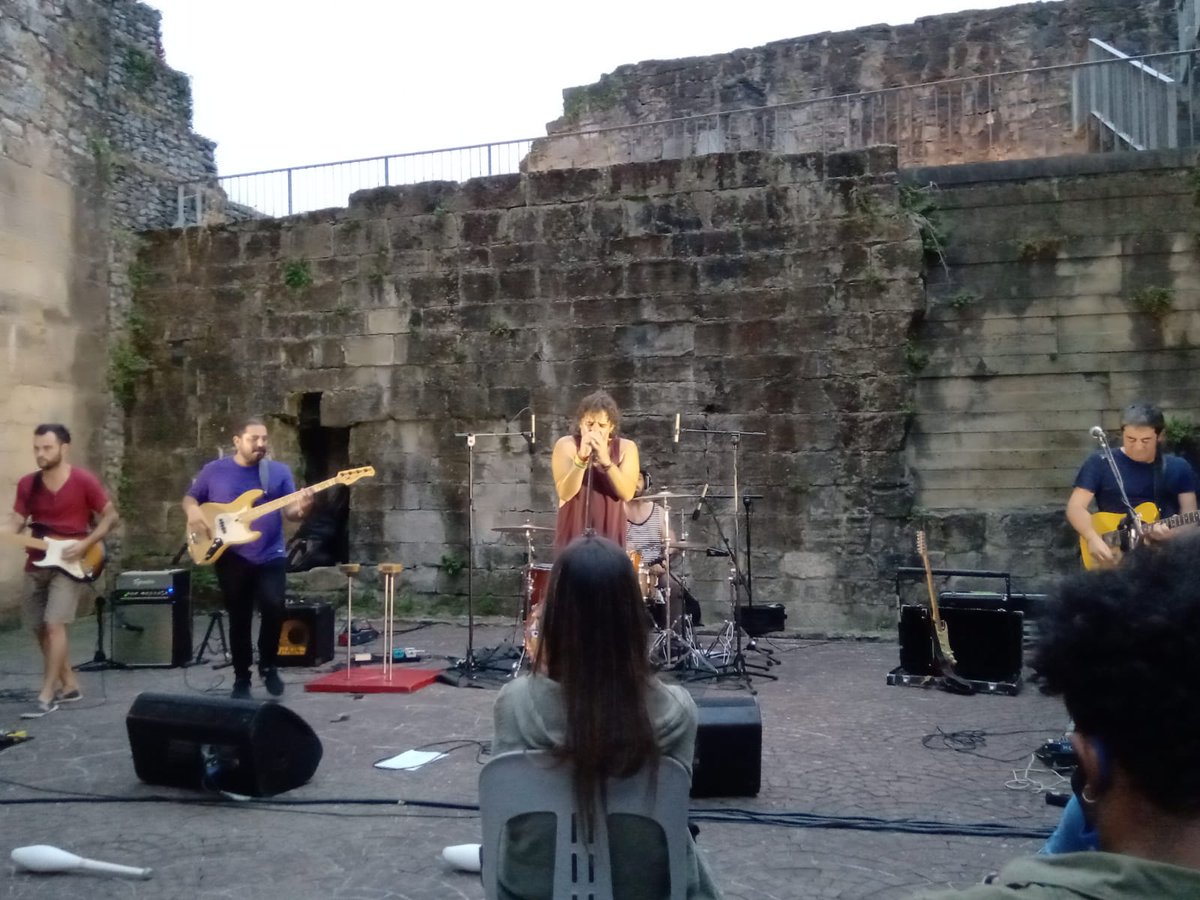 Mila esker Hondarribi! 😍
Zuon berotasuna behar genuen...
¡Muchas gracias Hondarribi!😍
Necesitabamos vuestro calor...
#patxukonice #kontzertua #concierto #hondarribia <a href="/BagaBigaeus/">baga biga musika ideiak</a>