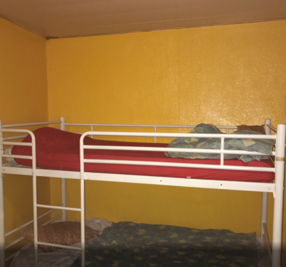 Xo_Trixy's tweet photo. Je viens de trouver le pire Hotel de Paris sur Tripadvisor, c'est pire que Fleury Merogis, y'a meme des gens qui ont chopé la lèpre, 500 RT je passe une nuit là bas et je vous fait un vlog. https://t.co/V2YMOLoVlK