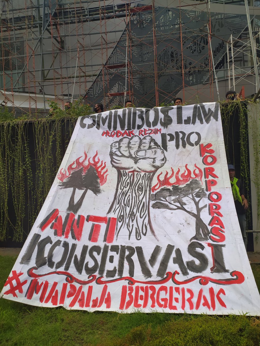 kumalkamil's tweet photo. Aliansi mahasiswa 14 Agustus 2020 bergargak menolak RUU OMNISBULAW #JegalOmnibusLaw https://t.co/qCdbzZ7NhC