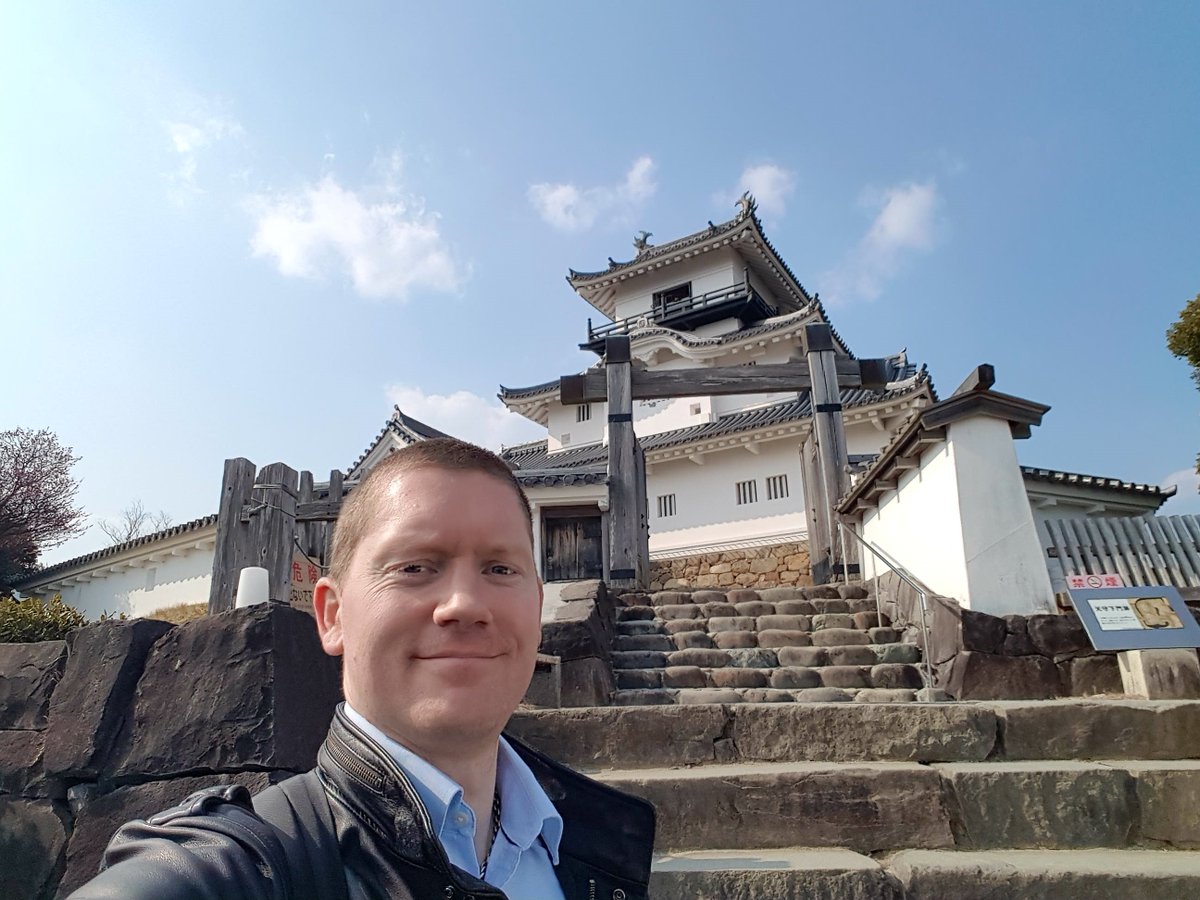 The keep was rebuilt from wood in 2004, having been demolished in 1888 as a "feudal relic", along with hundreds of other castle structures across Japan. Since the 1990s, there has been a surge in wooden castle reconstructions around the country (pic at Kakegawa Castle) 2/19