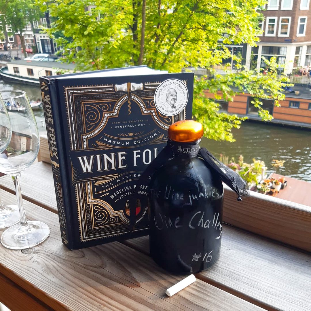 Wine 16 of the #winefolly #winechallenge: #lambrusco from #cantinececi in this uber-cool blackboard bottle provided with a chalk and eraser to personalize your bottle. Our tasting notes; medium purple colour, sparkling, low viscosity, a nose of black currant jam, cranberry juice