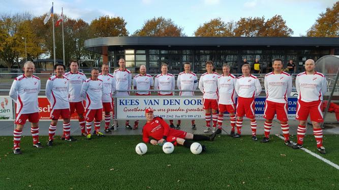 Veteranen Jan van Arckel zoeken nieuw bloed.......
 en wedstrijden meestal op zondagochtend 10.00.
Heb je interesse , neem dan contact op
Kleine correctie vanuit het team : trainen niet altijd verplicht en.het team wil 30+ genoemd worden (veteranen klinkt wel heel oud).