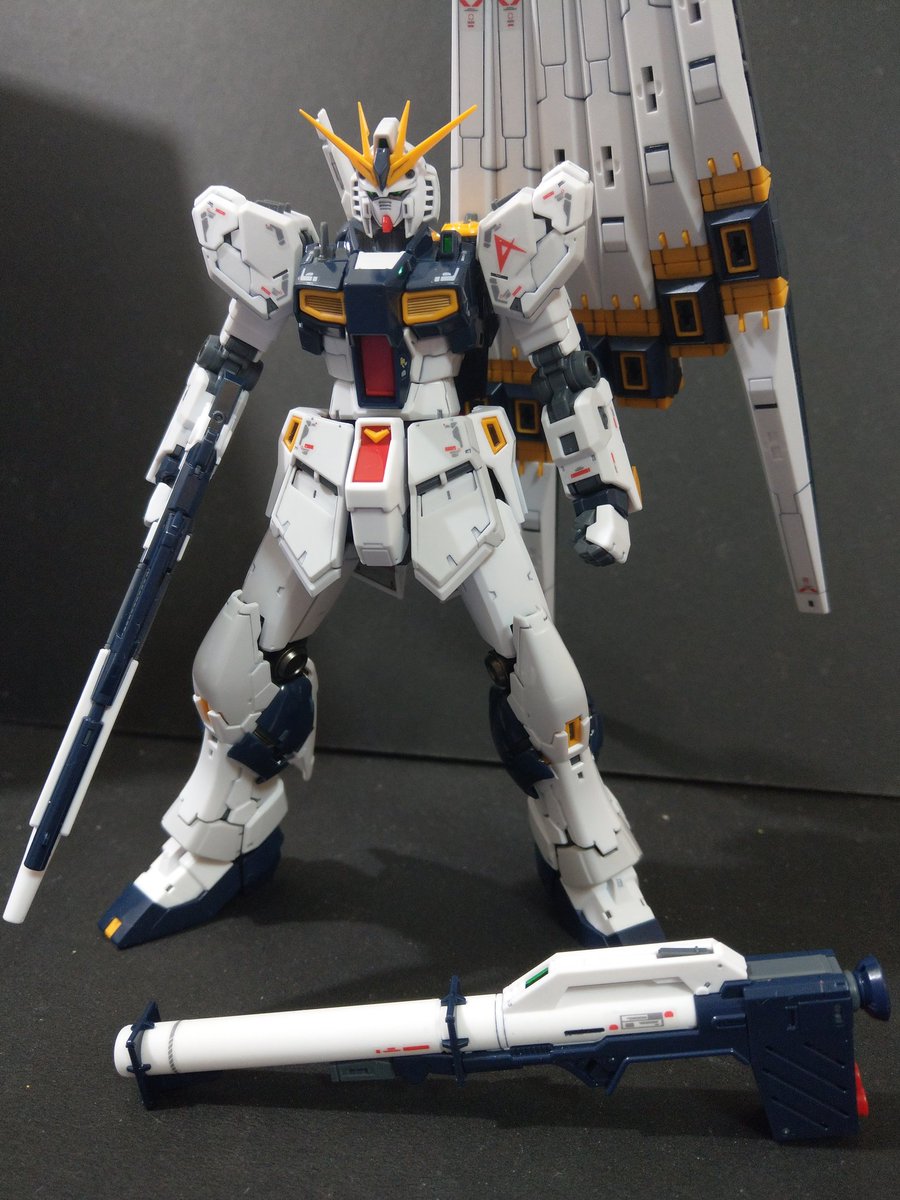 mrgunpla47's tweet photo. RG1/144Nuガンダム
素晴らしいとしか言えません。
唯一の欠点は背中のファンネルが重すぎて、機体のバランスが取りつらいたと思います。

完美。
唯一的缺點大概就是背後的感應炮太重，導致機身平衡很難抓 https://t.co/yGGG4hI3nc