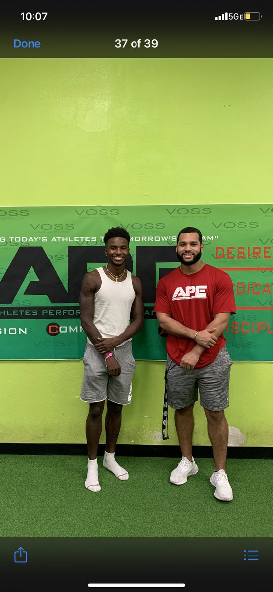 apeathletes's tweet photo. Best of luck to #apeathlete Isaiah! 
Isaiah  played high school 🏀 at TMG Prep Academy in Huntington Beach. Now headed to University of Missouri West Plains to continue his education and hoop career. Hills, gym...don't matter always present for the #apegrind🔥 
#apeproud #VCA https://t.co/dSkxjGDw3c