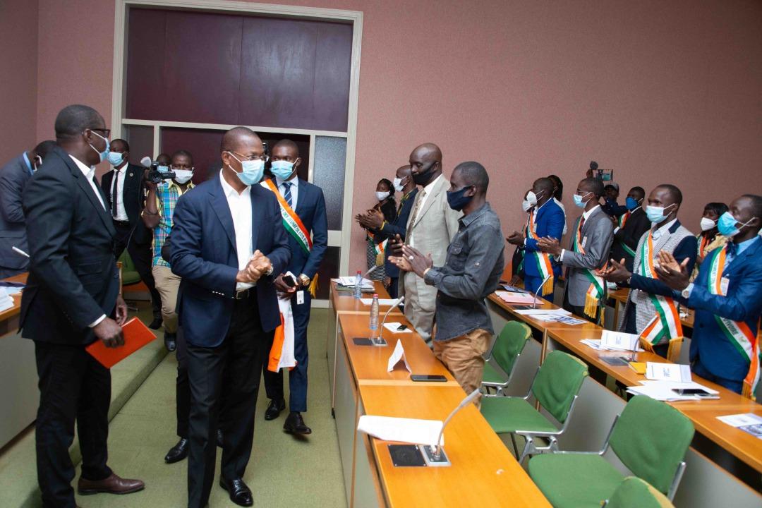 Dora_Fofana's tweet photo. Invité d’honneur de la Coordination Régionale de la Bagoué, le Ministre @Bruno_N_Kone a procédé, hier, à l’ouverture des travaux de la 1ère session de l’année 2020 du #PJCI à la Fondation #FHB de Yamoussoukro. Il nous a invités à cultiver les valeurs citoyennes et la paix. #CIV. https://t.co/199MZl5o53