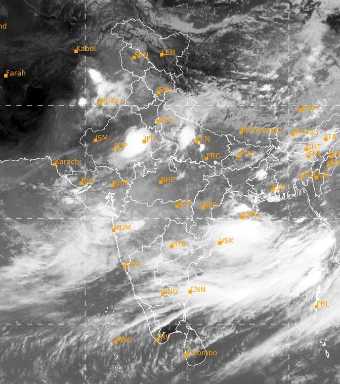 Flomomumbai's tweet photo. #Mumbai 24 hours Forecast by IMD: GENERALLY CLOUDY SKY WITH MODERATE TO HEAVY RAIN IN CITY AND SUBURBAN. POSSIBILITY OF STRONG WINDS REACHING 45-55 KMPH GUSTING TO 60KMPH OCCASSIONALLY. 
#MumbaiRains #mumbairain #WeatherForecast 
Visit https://t.co/mWvWL6ftUt to get rainfall info https://t.co/13g9HyPi15