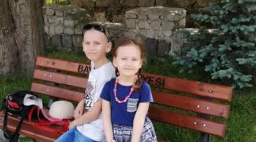 NesilGercek's tweet photo. Önceki gün Çorum Bayat'ta gerçekleşen yangın.Ölen 4'ü çocuk toplam 5 kişi.Çocuklardan ikisi nöbete giden bir hemşire annenin komşusuna emanet ettiği yavruları.Düşünebiliyor musunuz? Hissedebiliyor musunuz?
#AcınıPaylaşıyoruzFatmaHemşire https://t.co/o60OUOFjNp