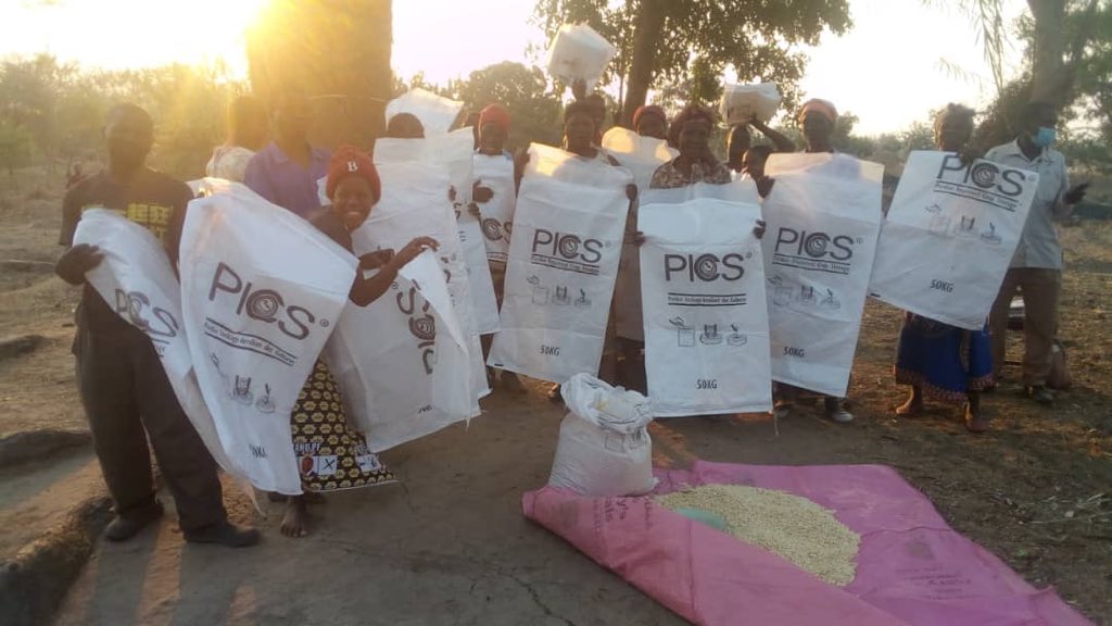 How do you store grains &amp; legumes post-harvest? With support from <a href="/USAIDMalawi/">USAID Malawi</a> and <a href="/FeedtheFuture/">Feed the Future</a> we provide small-holder farmers with sample hermetic bags from <a href="/PICSProgram/">PICS Program</a> that reduce post-harvest losses to <1% - increasing food quality and availability year-round. #EndHunger