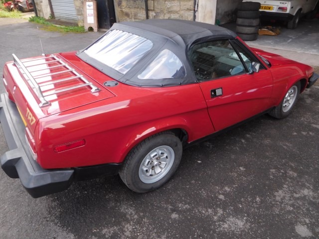 'Annie' The North Amercian 30th Anniversary poster car getting new stripes, new hood and a tad of TLC 
#triumphtr7 #tr7