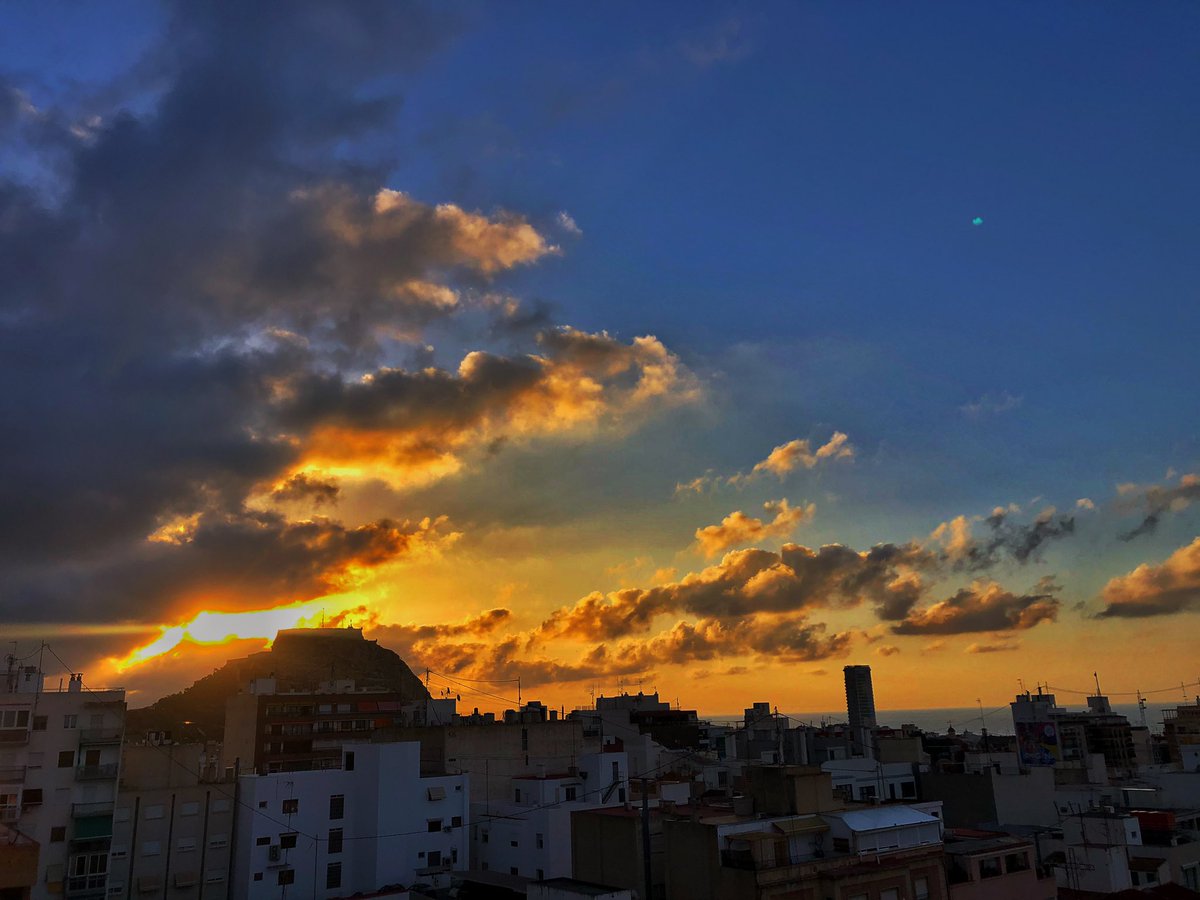 CarolinaCoach_'s tweet photo. El sol vencerá en #Alicante..
Lidera tu día. Lidera tu vida.
#liderazgo #coaching #comunicación #autococimiento #inteligenciaemocional #autoconsciencia https://t.co/MFADFO6Spc