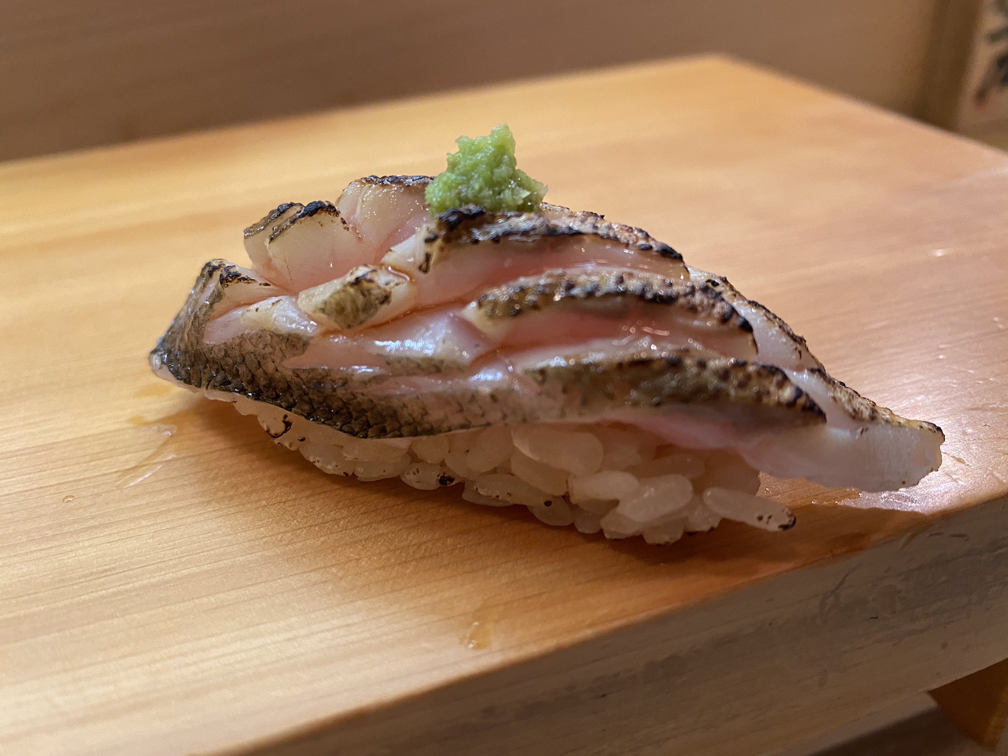 坂本雅司 世界辺境料理 研究 町田篇 町田といえばラーメン 天国として有名だが やたらと暑い ので寿司屋を物色 美味いのは勿論の事 珍しいネタ 仕事もふた手間掛かっている上に Cpの良さ抜群 真河豚や有明産 アナジャコがあるとは 夜に日本酒呑み